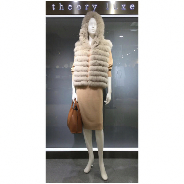 Theory luxe(セオリーリュクス)のTheory luxe フォックスファージレ レディースのジャケット/アウター(毛皮/ファーコート)の商品写真