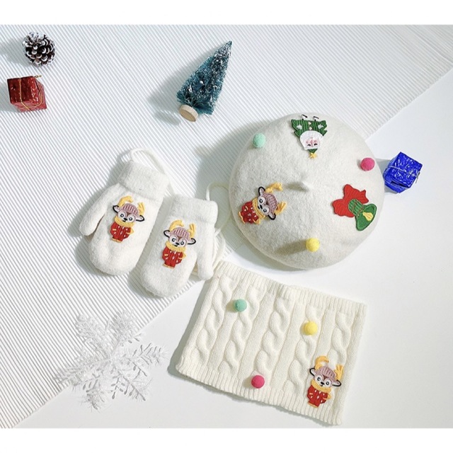 韓国子供服　子供/キッズ/ベビー　クリスマス帽子3点セット　ホワイト キッズ/ベビー/マタニティのこども用ファッション小物(帽子)の商品写真