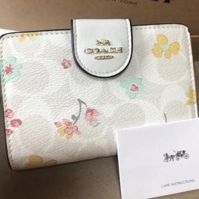 COACH 新品 二つ 折り 財布 【正規品】 花柄  C8741