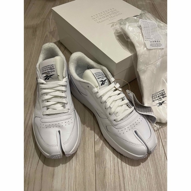 Maison Martin Margiela(マルタンマルジェラ)のmaison margiela reebok スニーカー　新品 未使用  足袋 レディースの靴/シューズ(スニーカー)の商品写真