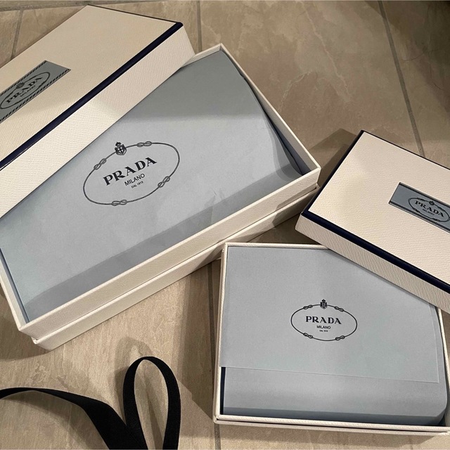 PRADA(プラダ)のPRADA 空箱 レディースのバッグ(ショップ袋)の商品写真