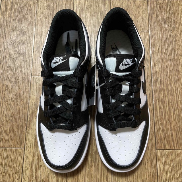 NIKE(ナイキ)の《新品 未使用品》NIKE DUNK LOW GS / 23㎝ レディースの靴/シューズ(スニーカー)の商品写真