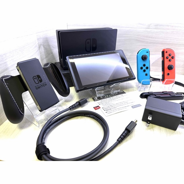 Nintendo Switch(ニンテンドースイッチ)の本体保証１年間有！超豪華おまけ付！美品Nintendo Switch本体一式完品 エンタメ/ホビーのゲームソフト/ゲーム機本体(家庭用ゲーム機本体)の商品写真