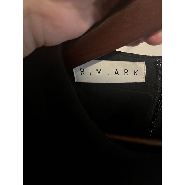 RIM.ARK(リムアーク)のRIM.ARK タックボリュームワンピース レディースのワンピース(ロングワンピース/マキシワンピース)の商品写真