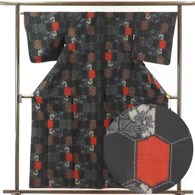【中古】リサイクル着物 紬 / 正絹黒地先染袷紬着物 レディース 秋冬春用 シルク ブラック 裄Mサイズ【あす楽】身丈160cm 裄66cm 前幅22.5cm 後幅28.5cm 袖丈49cm | フリマアプリ ラクマ