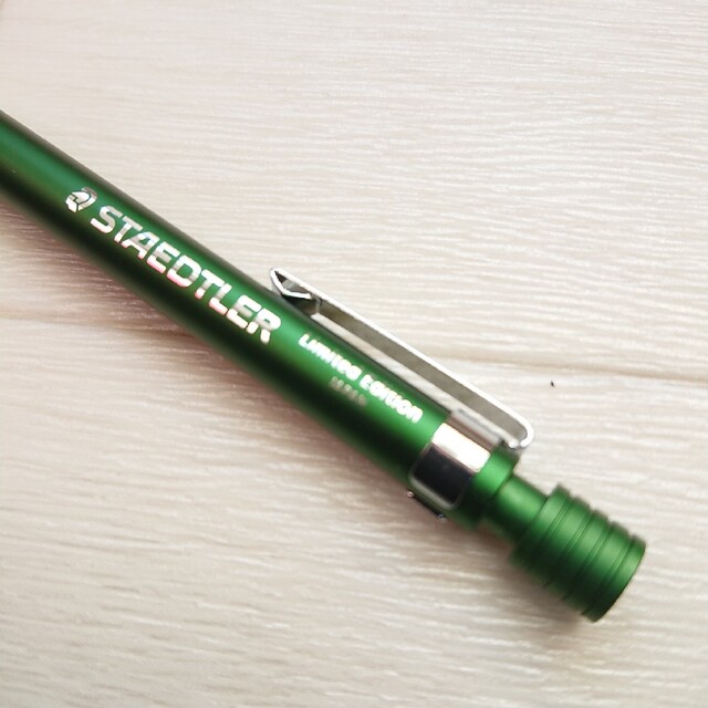 STAEDTLER(ステッドラー)のステッドラー 925  シャーペン  限定カラー グリーン 0.5mm インテリア/住まい/日用品の文房具(ペン/マーカー)の商品写真