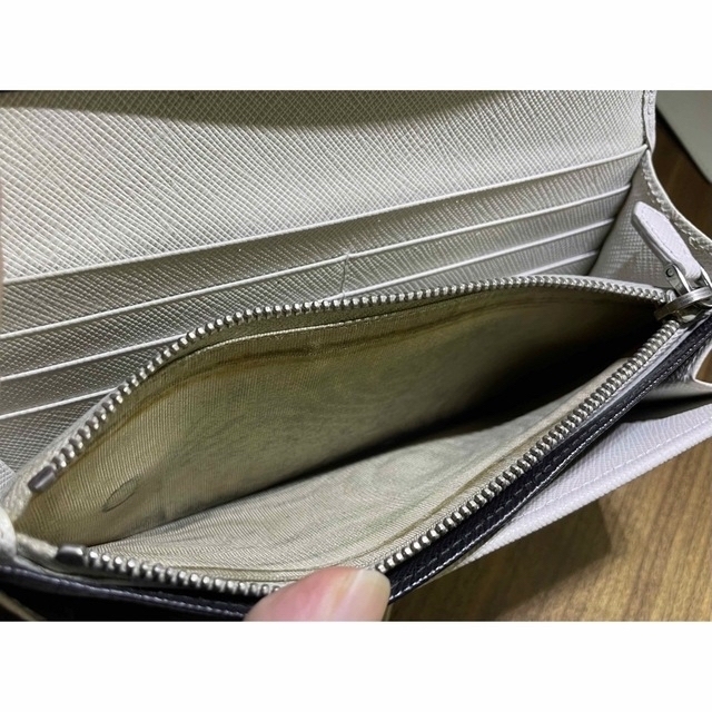 PRADA】プラダ カードチェーン付き 長財布 ×サフィアーノ ホワイト