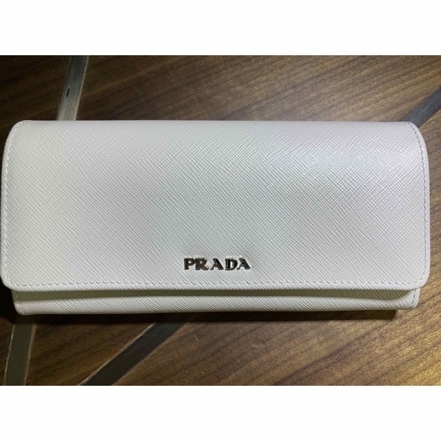 PRADA】プラダ カードチェーン付き 長財布 ×サフィアーノ ホワイト