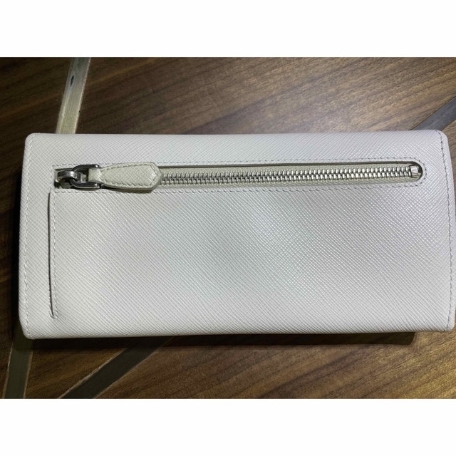 PRADA】プラダ カードチェーン付き 長財布 ×サフィアーノ ホワイト