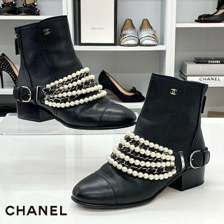 シャネル(CHANEL)の5299 シャネル レザー パール チェーン ショートブーツ ブラック(ブーツ)