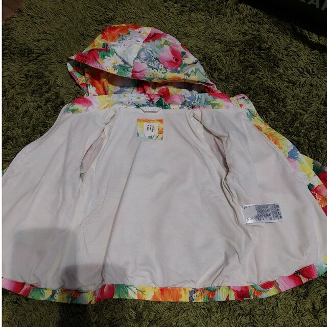 babyGAP(ベビーギャップ)のbabyGAP　パーカー　花柄　18-24months キッズ/ベビー/マタニティのベビー服(~85cm)(ジャケット/コート)の商品写真