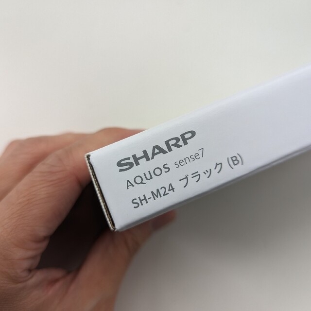 AQUOS(アクオス)のSIMフリー版 SHARP AQUOS sense7 ブラック SHM24AXB スマホ/家電/カメラのスマートフォン/携帯電話(スマートフォン本体)の商品写真