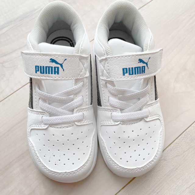 PUMA(プーマ)の新品　PUMA スニーカー　15cm &モコモコ帽子 キッズ/ベビー/マタニティのキッズ靴/シューズ(15cm~)(スニーカー)の商品写真