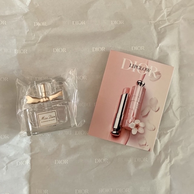 Dior(ディオール)の値下げ【新品】Diorディオールコスメサンプル（香水&リップグロウ） コスメ/美容のベースメイク/化粧品(リップグロス)の商品写真