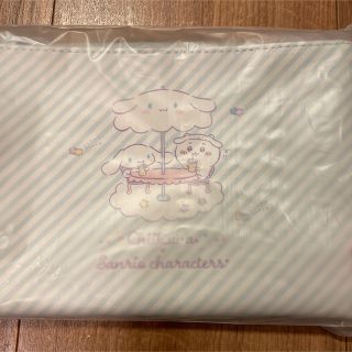 チイカワ(ちいかわ)の匿名配送　ちいかわ　サンリオコラボ　ちいかわ、シナモンロール　ポーチ(キャラクターグッズ)