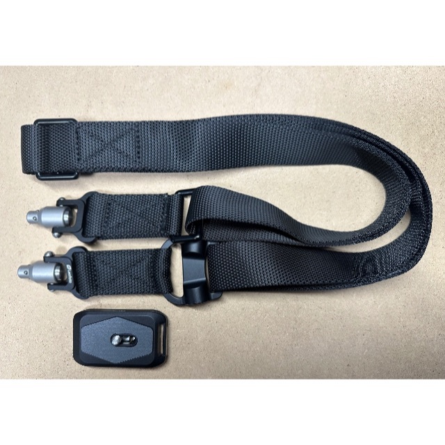 ほぼ新品Leofoto クイックリリースプレート＋ワンタッチストラップ スマホ/家電/カメラのカメラ(その他)の商品写真
