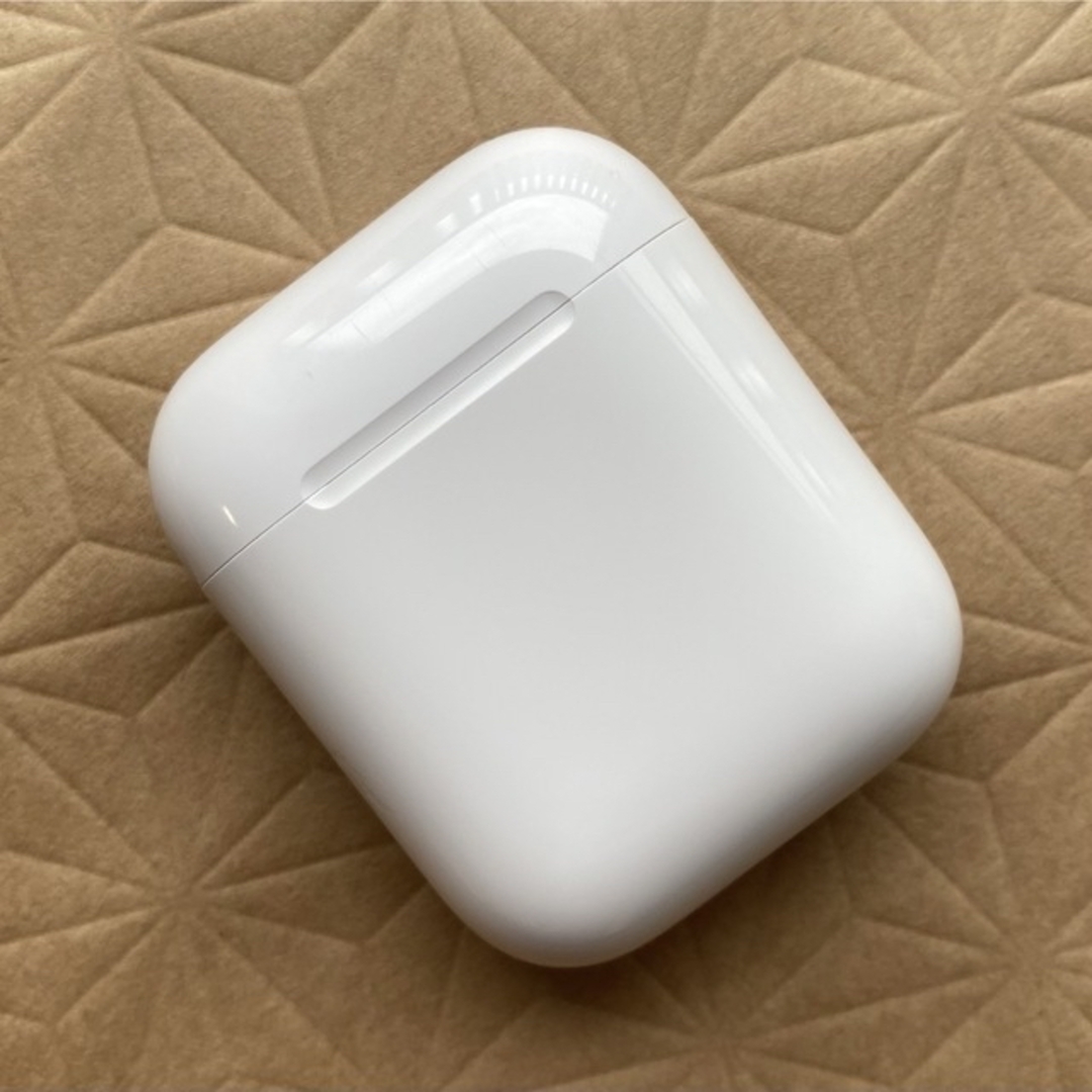 Apple(アップル)のアップル　エアーポッズ　充電ケース　AirPods 充電器　第一世代　Apple スマホ/家電/カメラのオーディオ機器(ヘッドフォン/イヤフォン)の商品写真