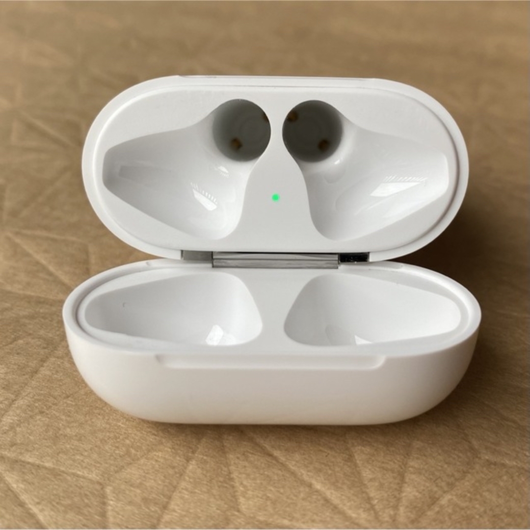 Apple(アップル)のアップル　エアーポッズ　充電ケース　AirPods 充電器　第一世代　Apple スマホ/家電/カメラのオーディオ機器(ヘッドフォン/イヤフォン)の商品写真