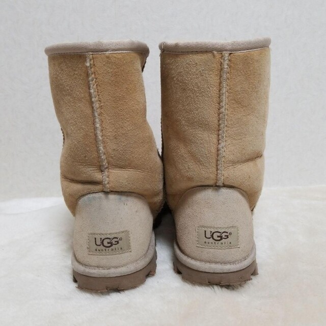 UGG(アグ)のUGG アグ オーストラリア ボア クラシック ムートンブーツ ベージュ レディースの靴/シューズ(ブーツ)の商品写真