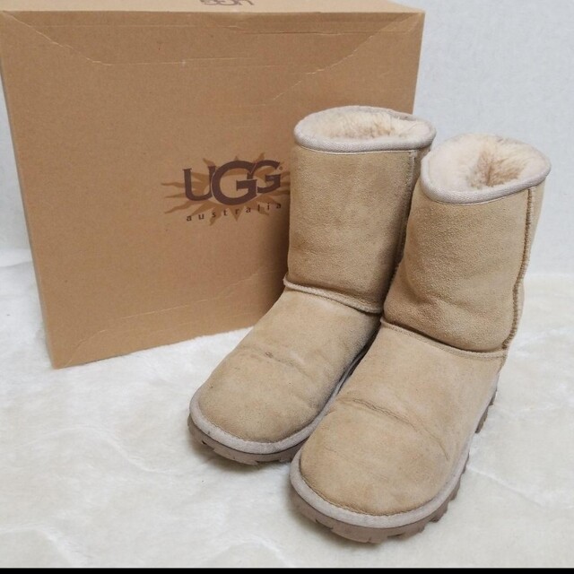 UGG(アグ)のUGG アグ オーストラリア ボア クラシック ムートンブーツ ベージュ レディースの靴/シューズ(ブーツ)の商品写真