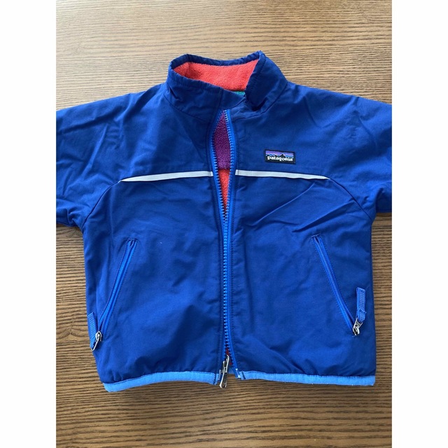 patagonia(パタゴニア)のパタゴニア　リバーシブル　アウター キッズ/ベビー/マタニティのベビー服(~85cm)(ジャケット/コート)の商品写真