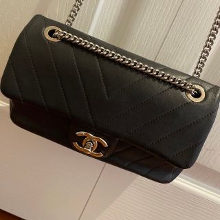 シャネル(CHANEL)の美品CHANELシャネルバック　ミニマトラッセ　斜めがけ可能　黒ブラック　本物(ショルダーバッグ)