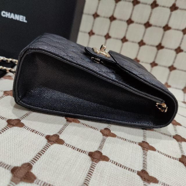 CHANEL(シャネル)のCHANEL チェーンバッグ キャビア スマホケース ショルダーバッグ レディースのバッグ(ショルダーバッグ)の商品写真