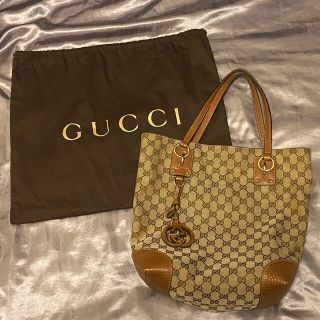 グッチ(Gucci)のGucci チャーム付き トートバッグ（巾着付き）(トートバッグ)