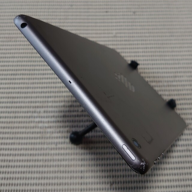 iPad(アイパッド)の完動品iPad mini2(A1489)本体16GBグレイWi-Fiモデル送料込 スマホ/家電/カメラのPC/タブレット(タブレット)の商品写真