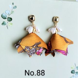 88 ピアス　ハンドメイド　タッセル(ピアス)