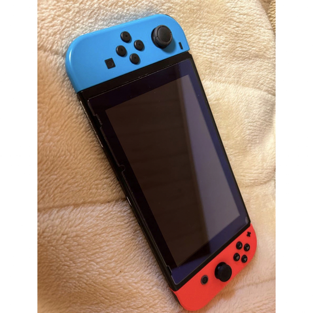 NintendoSwitch 本体とジョイコン