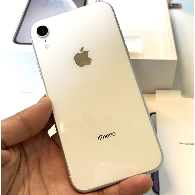 Apple(アップル)の【美品】iPhone XR 128gb ホワイト SIMフリー　 スマホ/家電/カメラのスマートフォン/携帯電話(スマートフォン本体)の商品写真