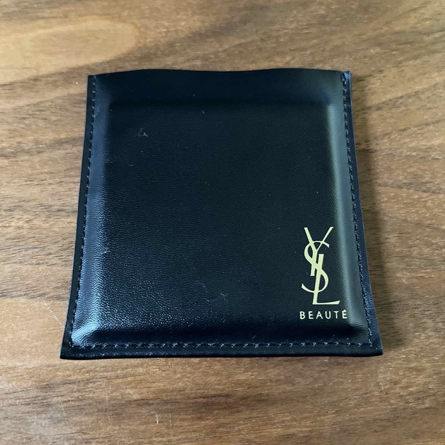 Yves Saint Laurent Beaute(イヴサンローランボーテ)のYSL 手鏡 レディースのファッション小物(ミラー)の商品写真