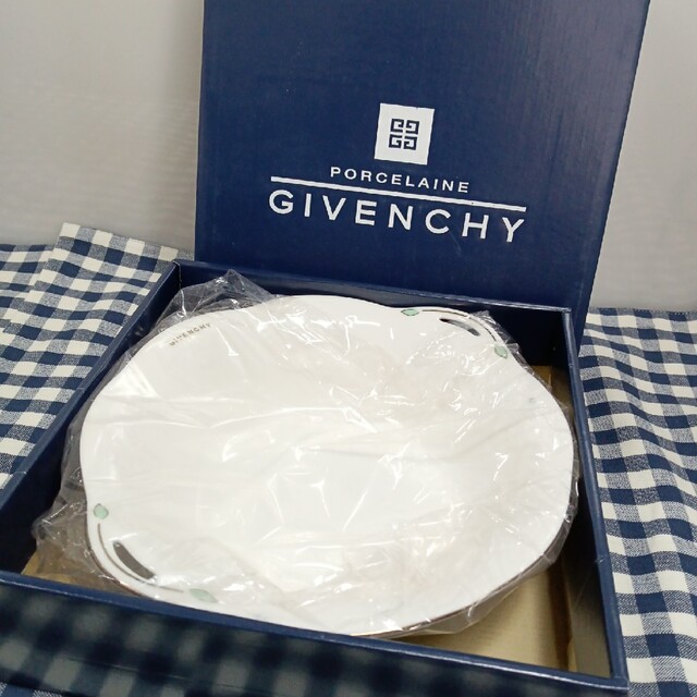 GIVENCHY(ジバンシィ)の未使用 ☆GIVENCHY ☆サービスボール ☆ジバンシィ ☆ 箱入り インテリア/住まい/日用品のキッチン/食器(食器)の商品写真