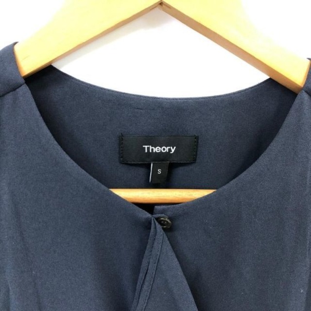 theory(セオリー)のセオリー theory ブラウス
 フリル ノースリーブ ネイビー レディースのトップス(シャツ/ブラウス(長袖/七分))の商品写真