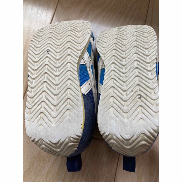 asics(アシックス)のアシックス  スニーカー　アイダホ　16.5cm キッズ/ベビー/マタニティのキッズ靴/シューズ(15cm~)(スニーカー)の商品写真