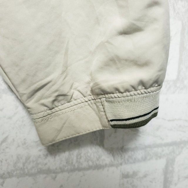 NIKE(ナイキ)のナイキ NIKE プルオーバー ナイロンジャケット ワンポイント刺繍 ライン メンズのジャケット/アウター(ナイロンジャケット)の商品写真