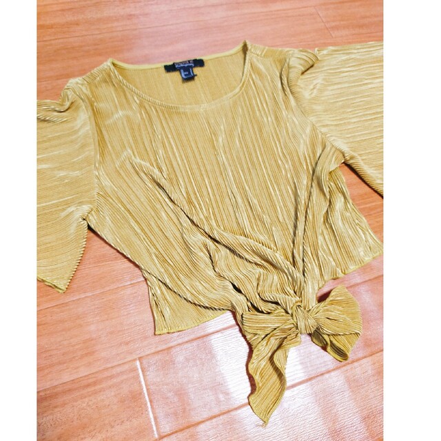 FOREVER 21(フォーエバートゥエンティーワン)のUsed[Forever21]イエロートップス レディースのトップス(カットソー(半袖/袖なし))の商品写真