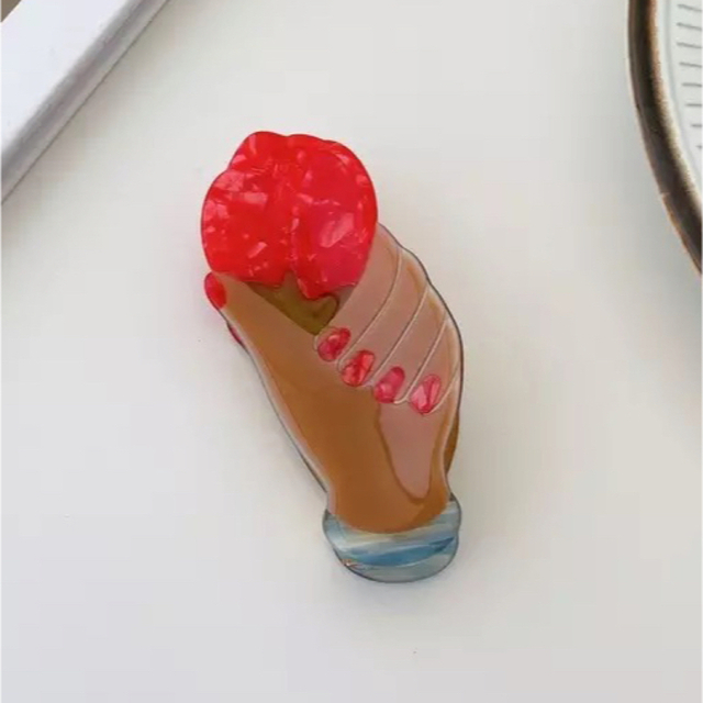 Rose Hair Claw Black手モチーフ　薔薇ヘアクリップ　バレッタ レディースのヘアアクセサリー(バレッタ/ヘアクリップ)の商品写真