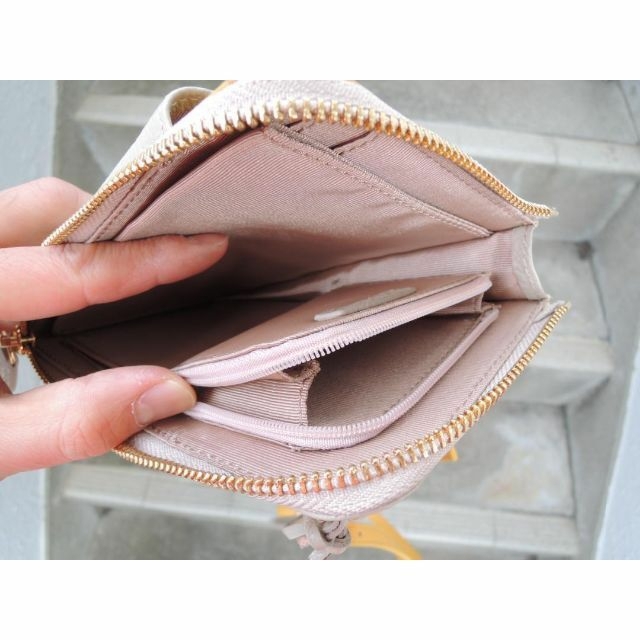 新品☆送料込☆14800円☆スマホが入る 牛革 ウォレットショルダー 財布