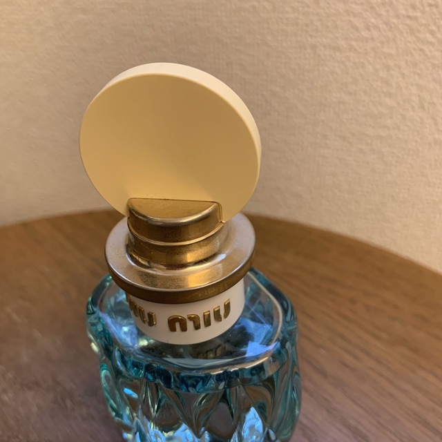 miumiu(ミュウミュウ)のmiumiu ローブルーオードパルファム 50ml コスメ/美容の香水(香水(女性用))の商品写真