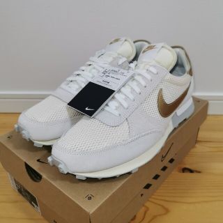 ナイキ(NIKE)のNIKE　ナイキ　デイブレイクタイプ　ゴールド(スニーカー)