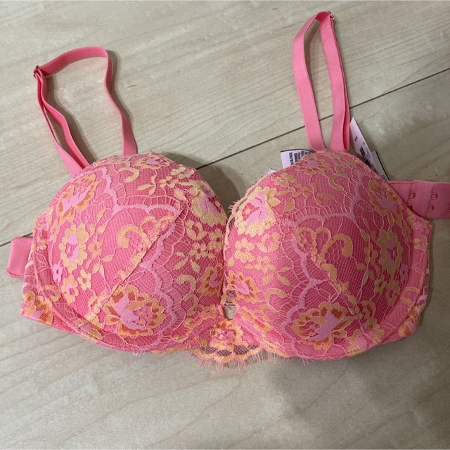 Victoria's Secret(ヴィクトリアズシークレット)のVictoria's secret ブラジャー レディースの下着/アンダーウェア(ブラ)の商品写真