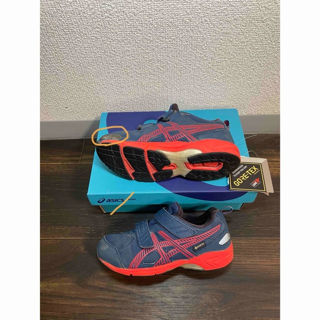 asics(アシックス)の【限界値下げ】アシックス  スクスク　ゴアテックス スニーカー キッズ/ベビー/マタニティのキッズ靴/シューズ(15cm~)(スニーカー)の商品写真