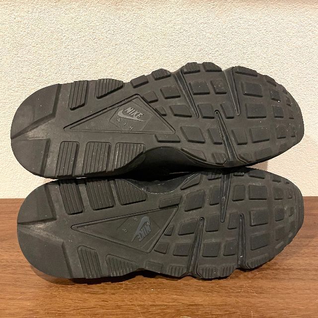 NIKE(ナイキ)のNIKE WMNS AIR HUARACHE BLACKナイキ ハラチ ブラック レディースの靴/シューズ(スニーカー)の商品写真