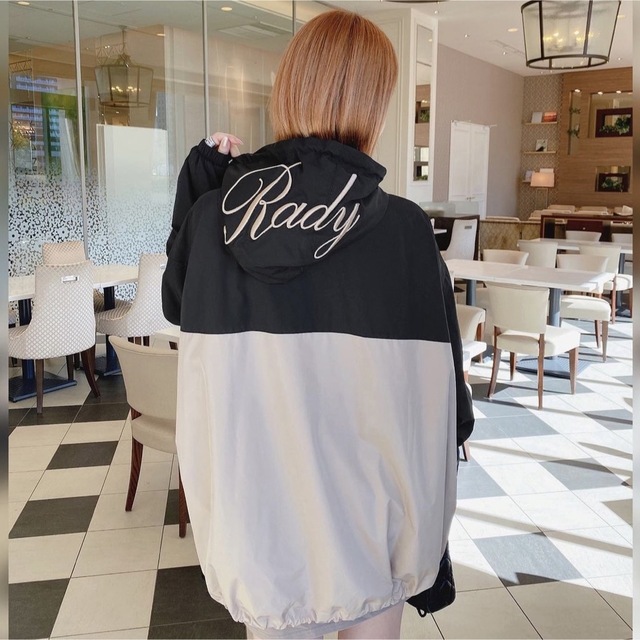 Rady(レディー)のRady バイカラーブルゾン ベージュ レディースのジャケット/アウター(ブルゾン)の商品写真