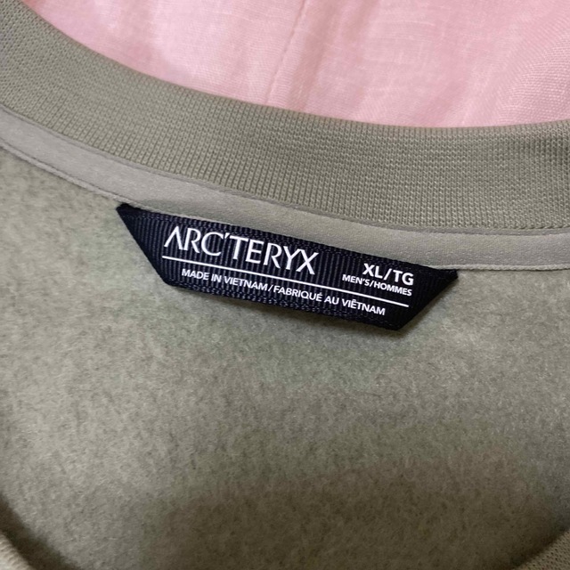 ARC'TERYX(アークテリクス)のアークテリクス　ワード　エンブレム　クルー　XL オリーブ　セージ メンズのトップス(スウェット)の商品写真