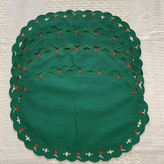 クリスマス　ランチョンマット　グリーン　刺繍　カットワークレース　柊木　柊　4枚(テーブル用品)