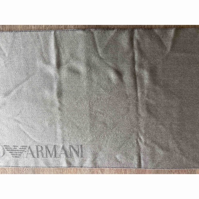Emporio Armani(エンポリオアルマーニ)のエンポリオアルマーニ　グレー　マフラー　ストール　ロゴ　刺繍　フリンジ メンズのファッション小物(マフラー)の商品写真