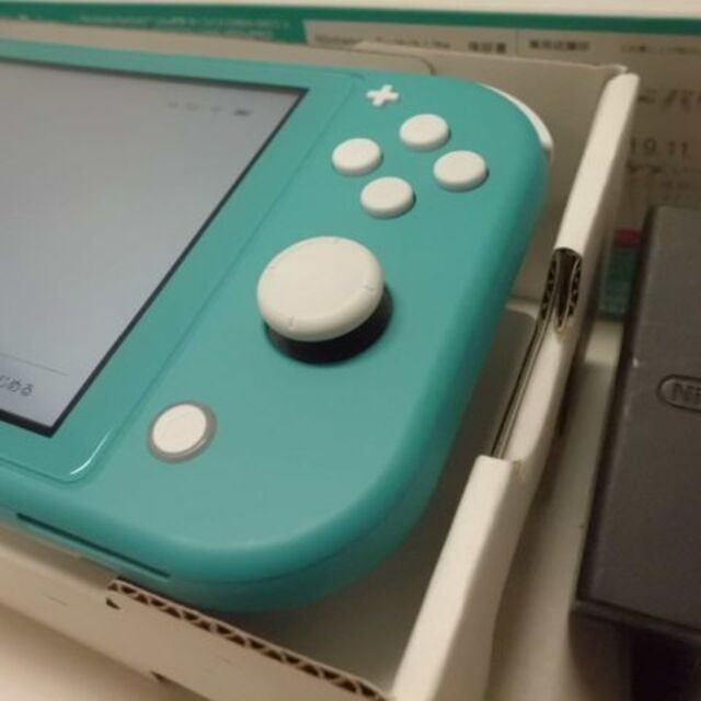 Nintendo Switch(ニンテンドースイッチ)のNintendo Switch Lite Turquoise任天堂スイッチライト エンタメ/ホビーのゲームソフト/ゲーム機本体(携帯用ゲーム機本体)の商品写真